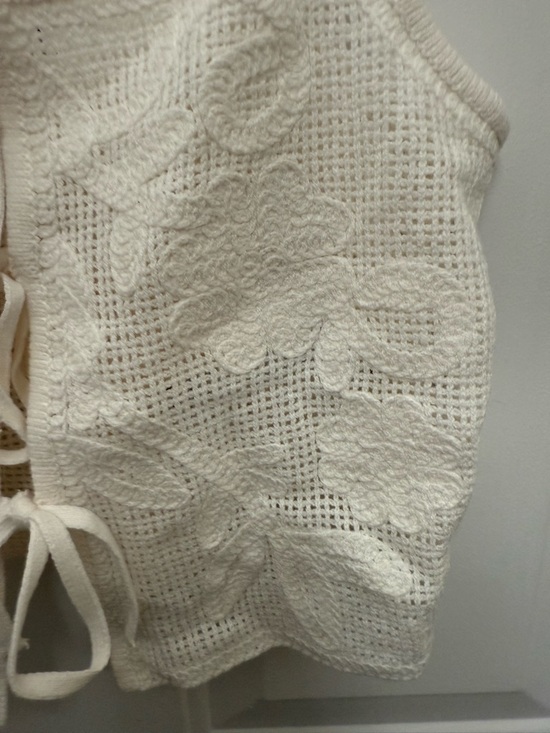 Abercrombie And Fitch White Crochet Tie Front Knit Tank Top Size XXS NWT - Picture 3 of 7